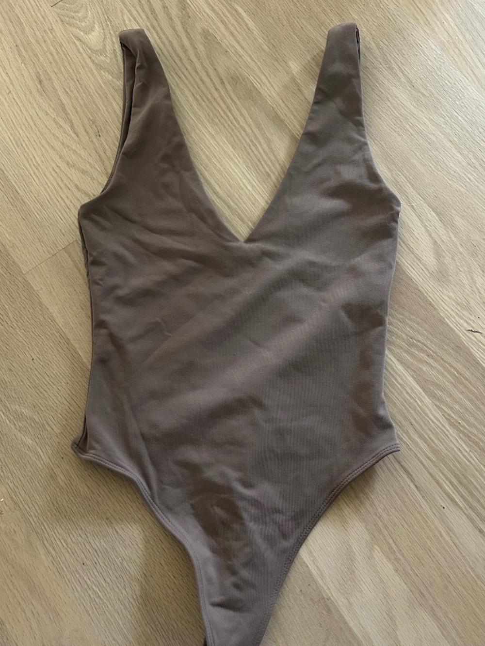 Babaton contour v neck bodysuit